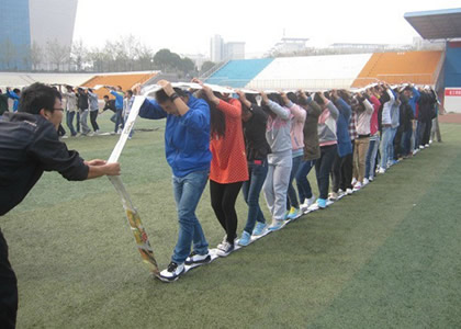 青岛团队建设拓展课程：高效提升团队凝聚力与沟通信任