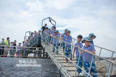 青岛军事研学夏令营：青少年军舰参观之旅